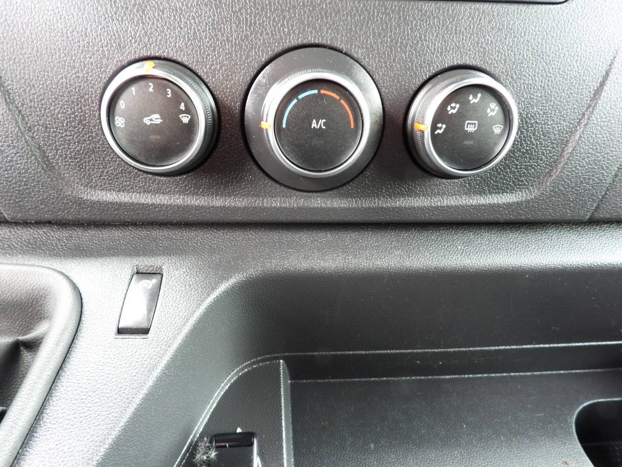 Utilitaire plateau baché RENAULT MASTER TARPAULIN 10 PALLETS CRUISE CONTROL LED LIGHTS PNEUMATICS AIR CONDITIONING 165HP: photos 36 Utilitaire plateau baché RENAULT MASTER TARPAULIN 10 PALLETS CRUISE CONTROL LED LIGHTS PNEUMATICS AIR CONDITIONING 165HP: photos 36