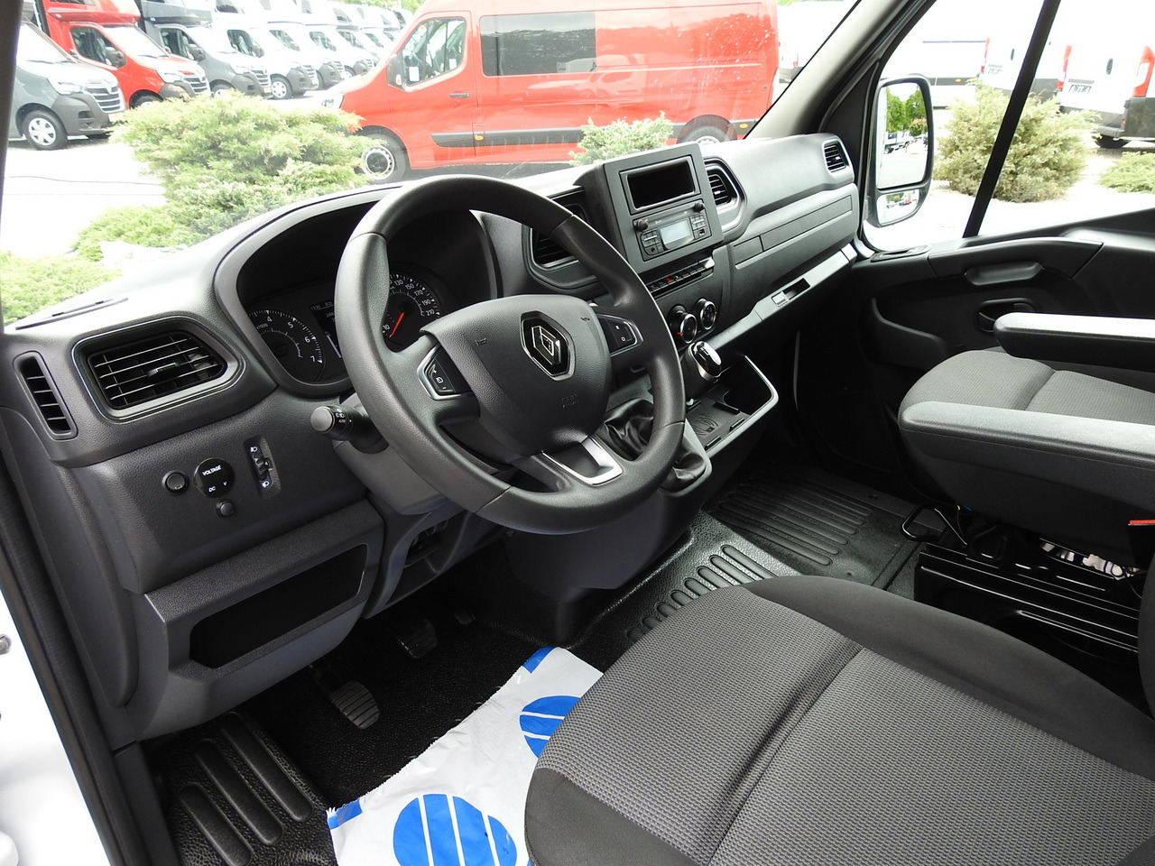 RENAULT MASTER TARPAULIN 10 PALLETS WEBASTO CRUISE CONTROL AIR CONDITIONING LED LIGHTS 165HP - Utilitaire plateau baché: photos 2 RENAULT MASTER TARPAULIN 10 PALLETS WEBASTO CRUISE CONTROL AIR CONDITIONING LED LIGHTS 165HP - Utilitaire plateau baché: photos 2