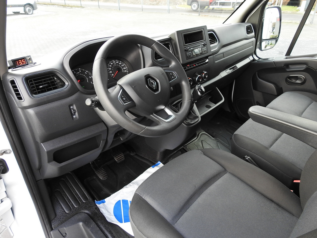 RENAULT MASTER TARPAULIN 10 PALLETS WEBASTO CRUISE CONTROL AIR CONDITIONING LED LIGHTS PNEUMATICS 165HP - Utilitaire plateau baché: photos 2 RENAULT MASTER TARPAULIN 10 PALLETS WEBASTO CRUISE CONTROL AIR CONDITIONING LED LIGHTS PNEUMATICS 165HP - Utilitaire plateau baché: photos 2