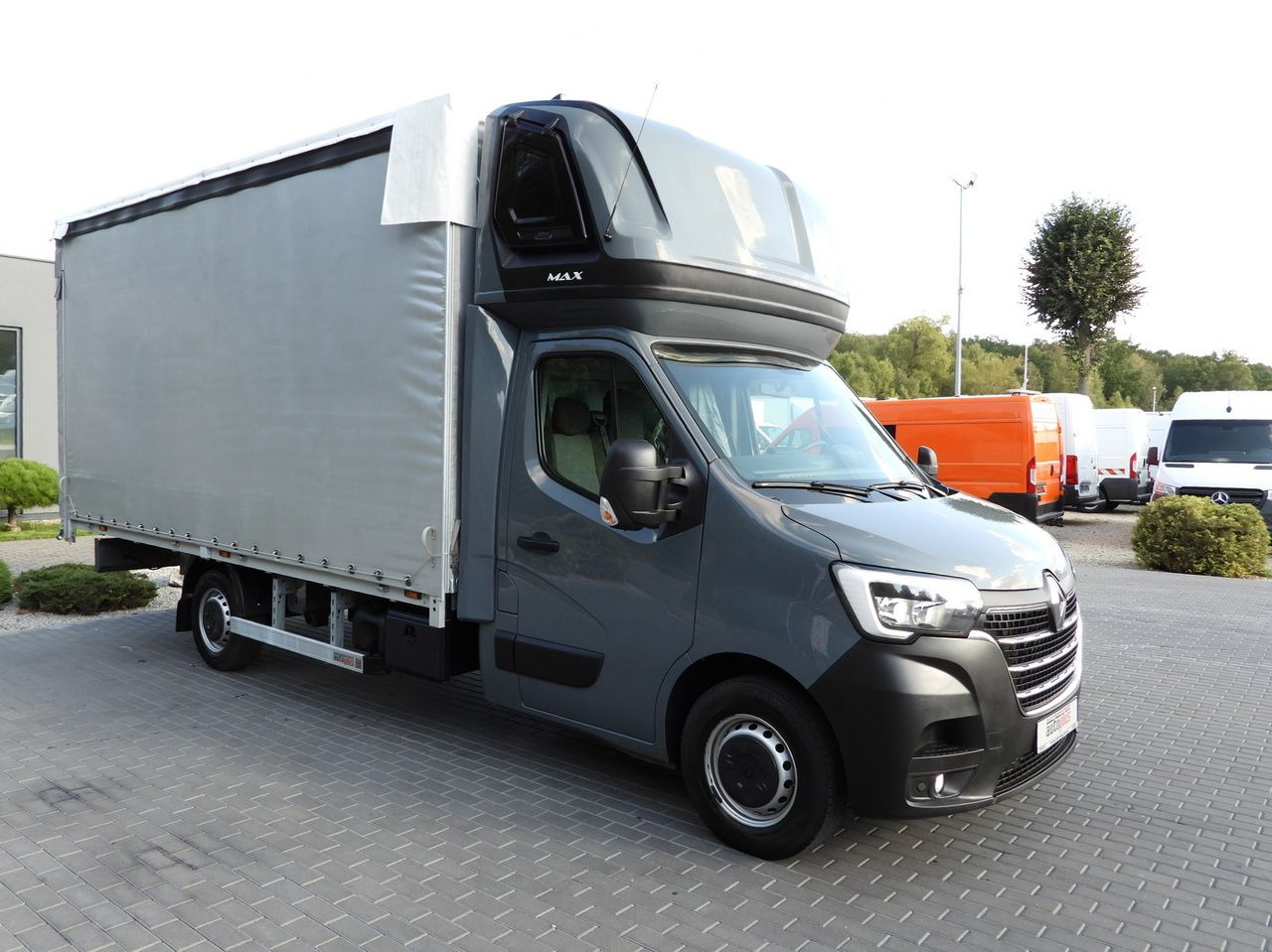 RENAULT MASTER TARPAULIN 10 PALLETS WEBASTO CRUISE CONTROL LED LIGHTS PNEUMATICS AIR CONDITIONING 165HP - Utilitaire plateau baché: photos 4 RENAULT MASTER TARPAULIN 10 PALLETS WEBASTO CRUISE CONTROL LED LIGHTS PNEUMATICS AIR CONDITIONING 165HP - Utilitaire plateau baché: photos 4