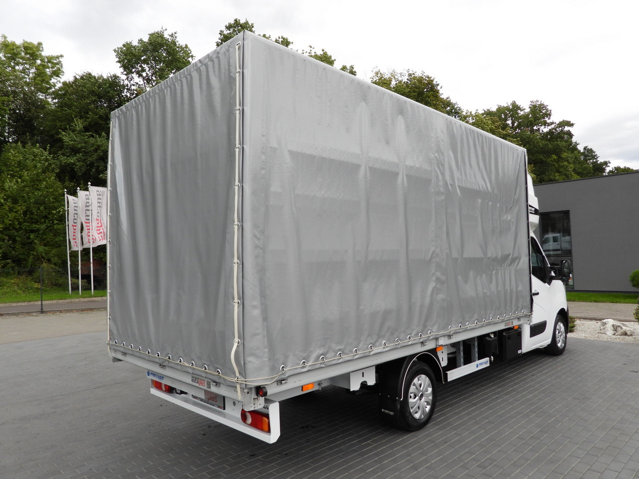 RENAULT MASTER TARPAULIN 10 PALLETS WEBASTO CRUISE CONTROL LED LIGHTS PNEUMATICS AIR CONDITIONING  165HP - Utilitaire plateau baché: photos 3 RENAULT MASTER TARPAULIN 10 PALLETS WEBASTO CRUISE CONTROL LED LIGHTS PNEUMATICS AIR CONDITIONING  165HP - Utilitaire plateau baché: photos 3