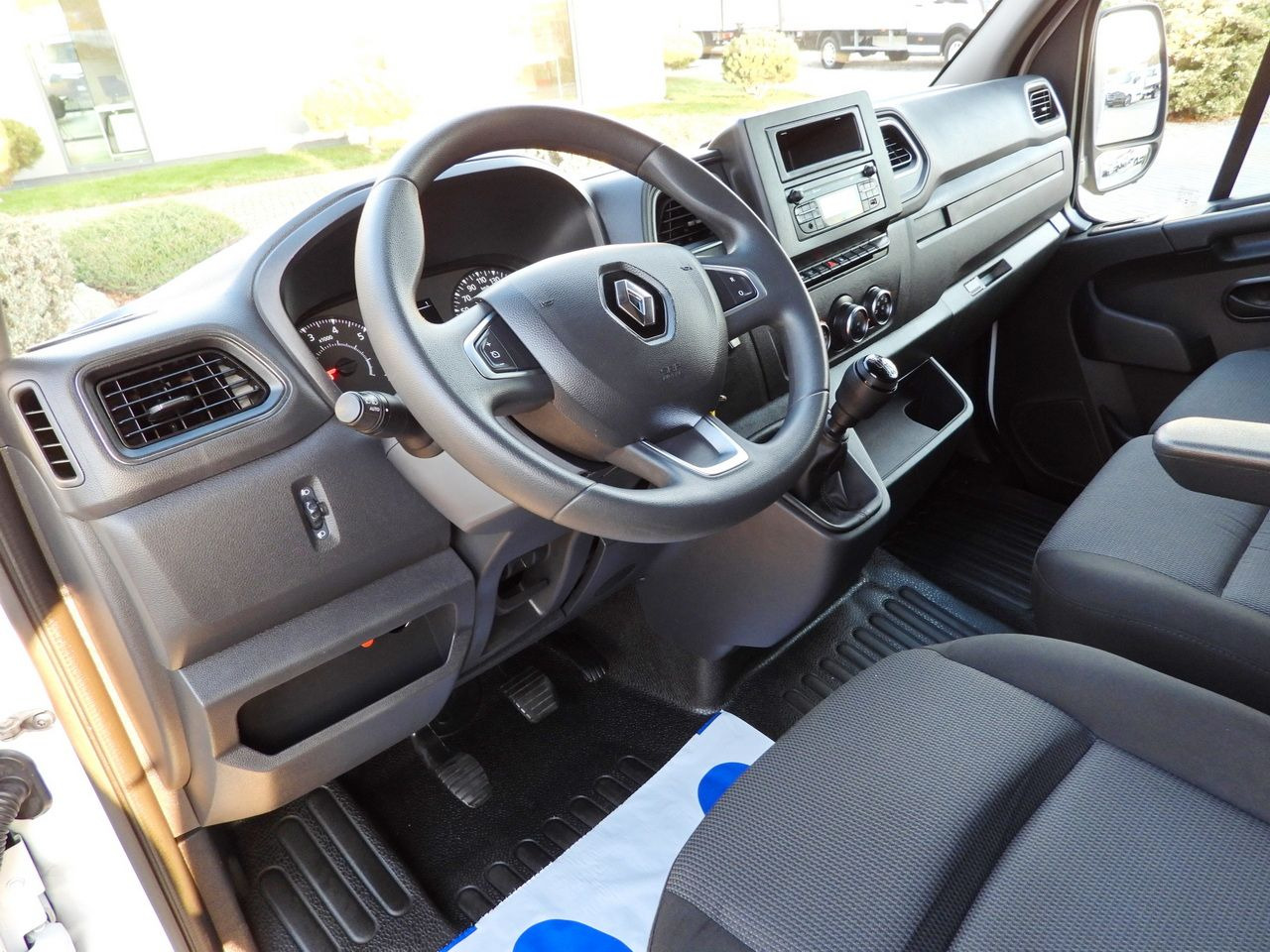 RENAULT MASTER TARPAULIN 10 PALLETS WEBASTO CRUISE CONTROL LED LIGHTS PNEUMATICS AIR CONDITIONING 165HP - Utilitaire plateau baché: photos 2 RENAULT MASTER TARPAULIN 10 PALLETS WEBASTO CRUISE CONTROL LED LIGHTS PNEUMATICS AIR CONDITIONING 165HP - Utilitaire plateau baché: photos 2