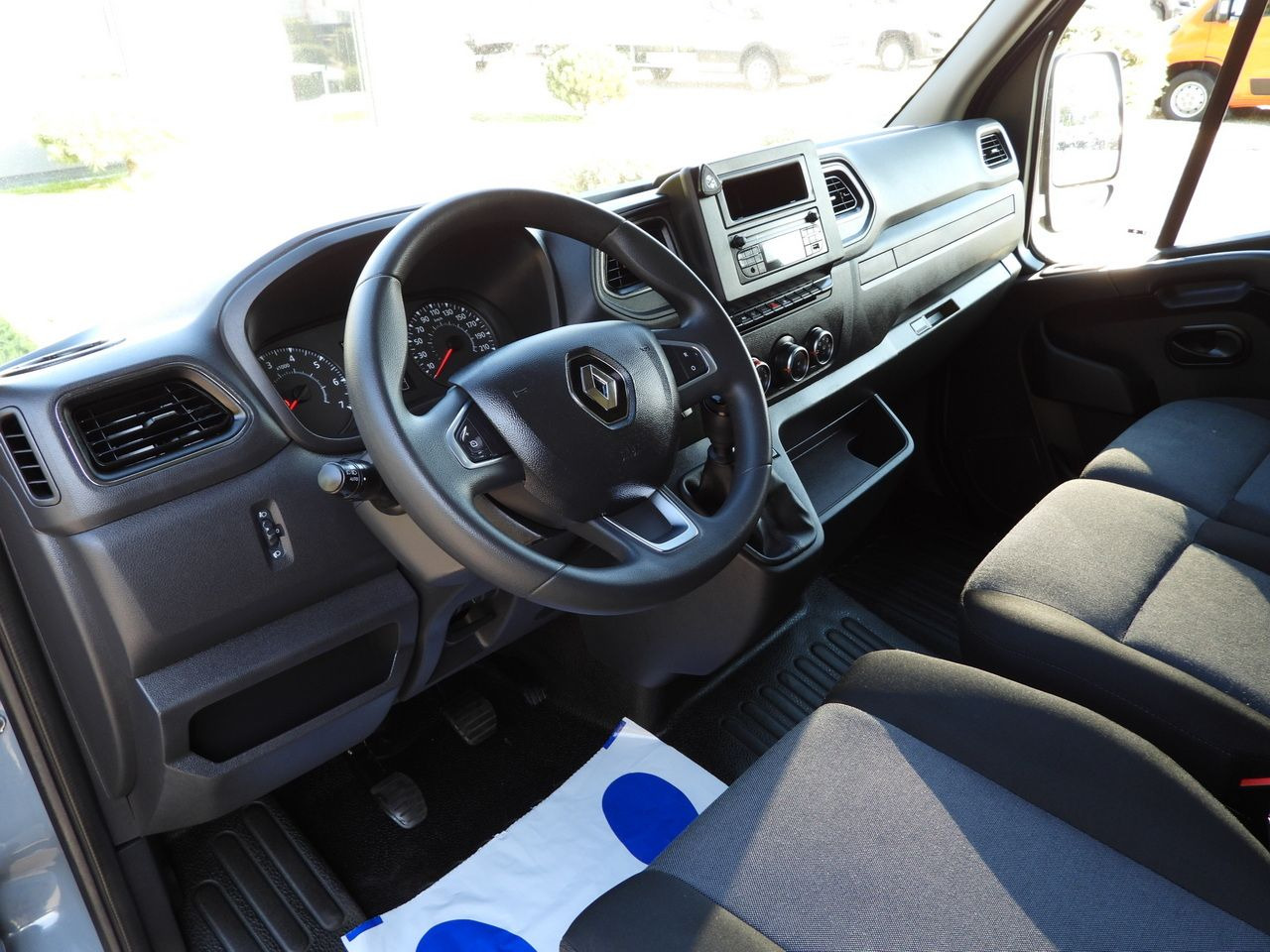 RENAULT MASTER TARPAULIN 10 PALLETS WEBASTO CRUISE CONTROL LED LIGHTS PNEUMATICS AIR CONDITIONING 165HP - Utilitaire plateau baché: photos 2 RENAULT MASTER TARPAULIN 10 PALLETS WEBASTO CRUISE CONTROL LED LIGHTS PNEUMATICS AIR CONDITIONING 165HP - Utilitaire plateau baché: photos 2