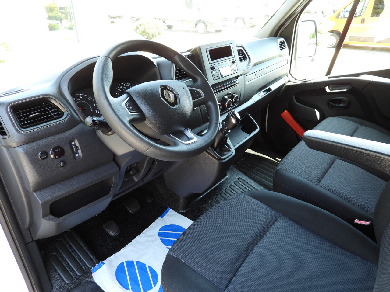 RENAULT MASTER TARPAULIN 10 PALLETS WEBASTO CRUISE CONTROL LED LIGHTS PNEUMATICS AIR CONDITIONING 165HP - Utilitaire plateau baché: photos 2 RENAULT MASTER TARPAULIN 10 PALLETS WEBASTO CRUISE CONTROL LED LIGHTS PNEUMATICS AIR CONDITIONING 165HP - Utilitaire plateau baché: photos 2