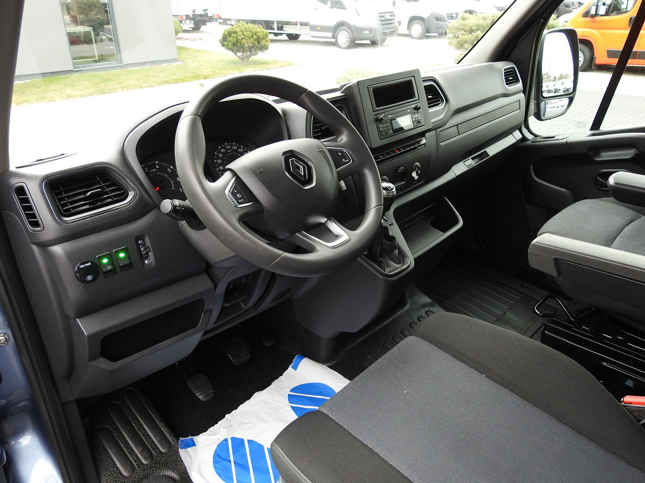 RENAULT MASTER  TARPAULIN 10 PALLETS WEBASTO CRUISE CONTROL LED LIGHTS PNEUMATICS AIR CONDITIONING  165HP - Utilitaire plateau baché: photos 2 RENAULT MASTER  TARPAULIN 10 PALLETS WEBASTO CRUISE CONTROL LED LIGHTS PNEUMATICS AIR CONDITIONING  165HP - Utilitaire plateau baché: photos 2