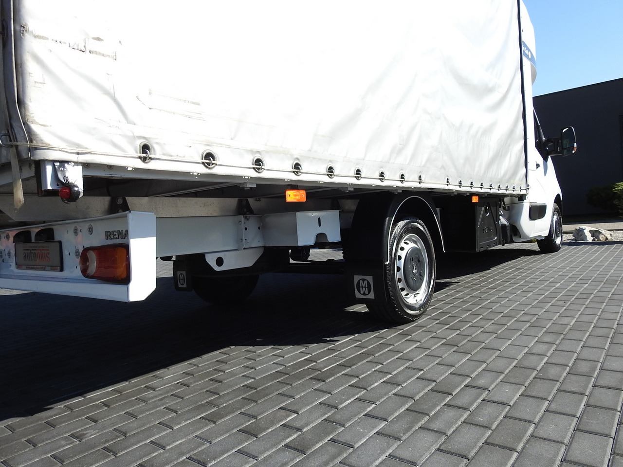 Utilitaire plateau baché RENAULT MASTER TARPAULIN 8 PALLETS WEBASTO CRUISE CONTROL AIR CONDITIONING PNEUMATICS 170HP: photos 17 Utilitaire plateau baché RENAULT MASTER TARPAULIN 8 PALLETS WEBASTO CRUISE CONTROL AIR CONDITIONING PNEUMATICS 170HP: photos 17