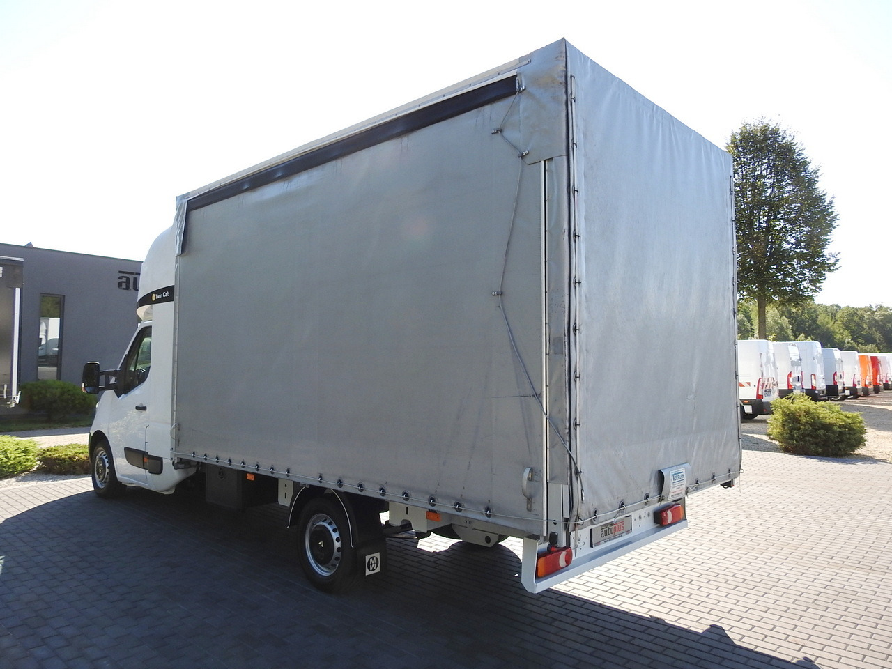 Utilitaire plateau baché RENAULT MASTER TARPAULIN 8 PALLETS WEBASTO CRUISE CONTROL AIR CONDITIONING PNEUMATICS 170HP: photos 10 Utilitaire plateau baché RENAULT MASTER TARPAULIN 8 PALLETS WEBASTO CRUISE CONTROL AIR CONDITIONING PNEUMATICS 170HP: photos 10