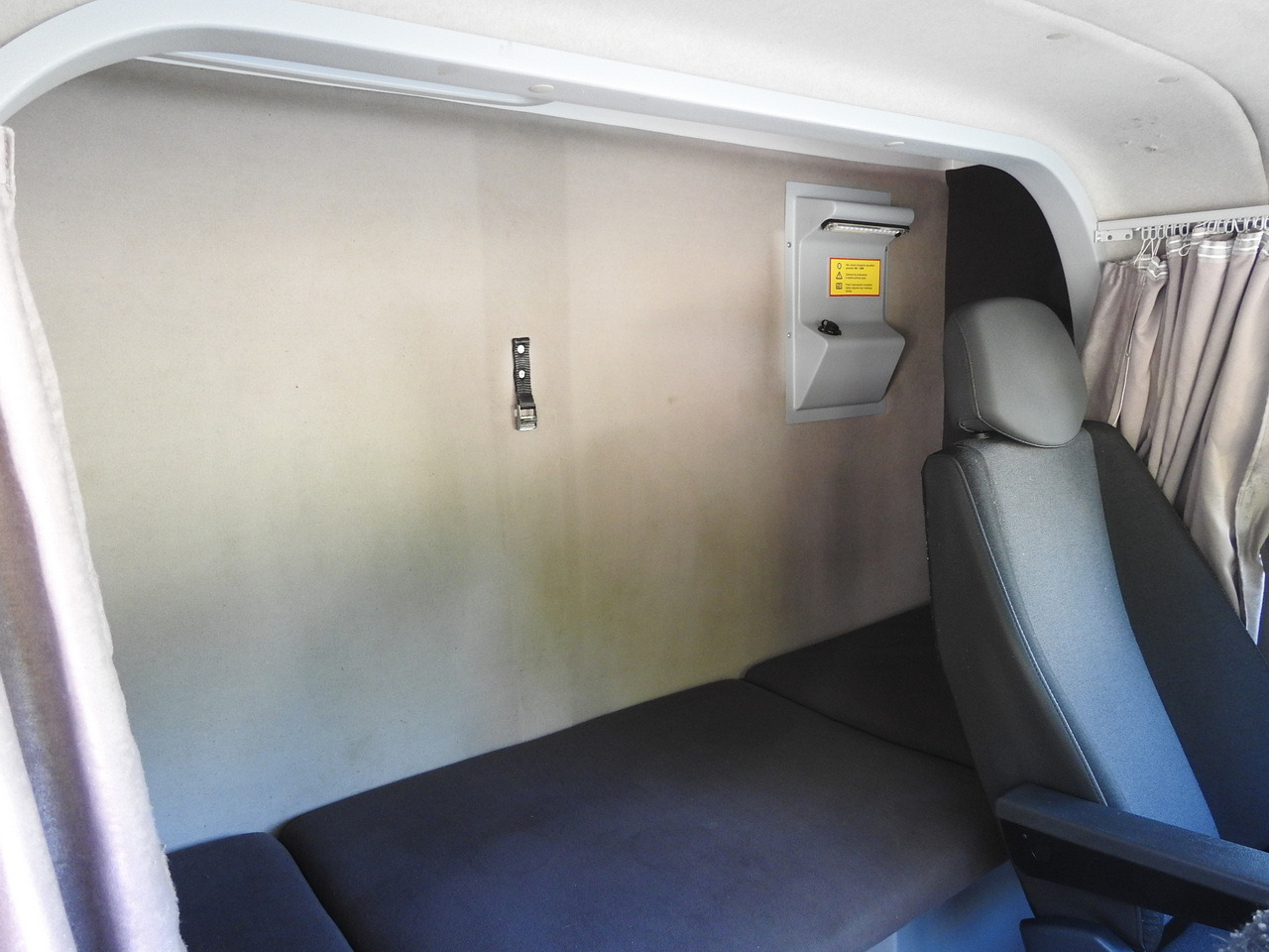 Utilitaire plateau baché RENAULT MASTER TARPAULIN 8 PALLETS WEBASTO CRUISE CONTROL AIR CONDITIONING PNEUMATICS 170HP: photos 43 Utilitaire plateau baché RENAULT MASTER TARPAULIN 8 PALLETS WEBASTO CRUISE CONTROL AIR CONDITIONING PNEUMATICS 170HP: photos 43