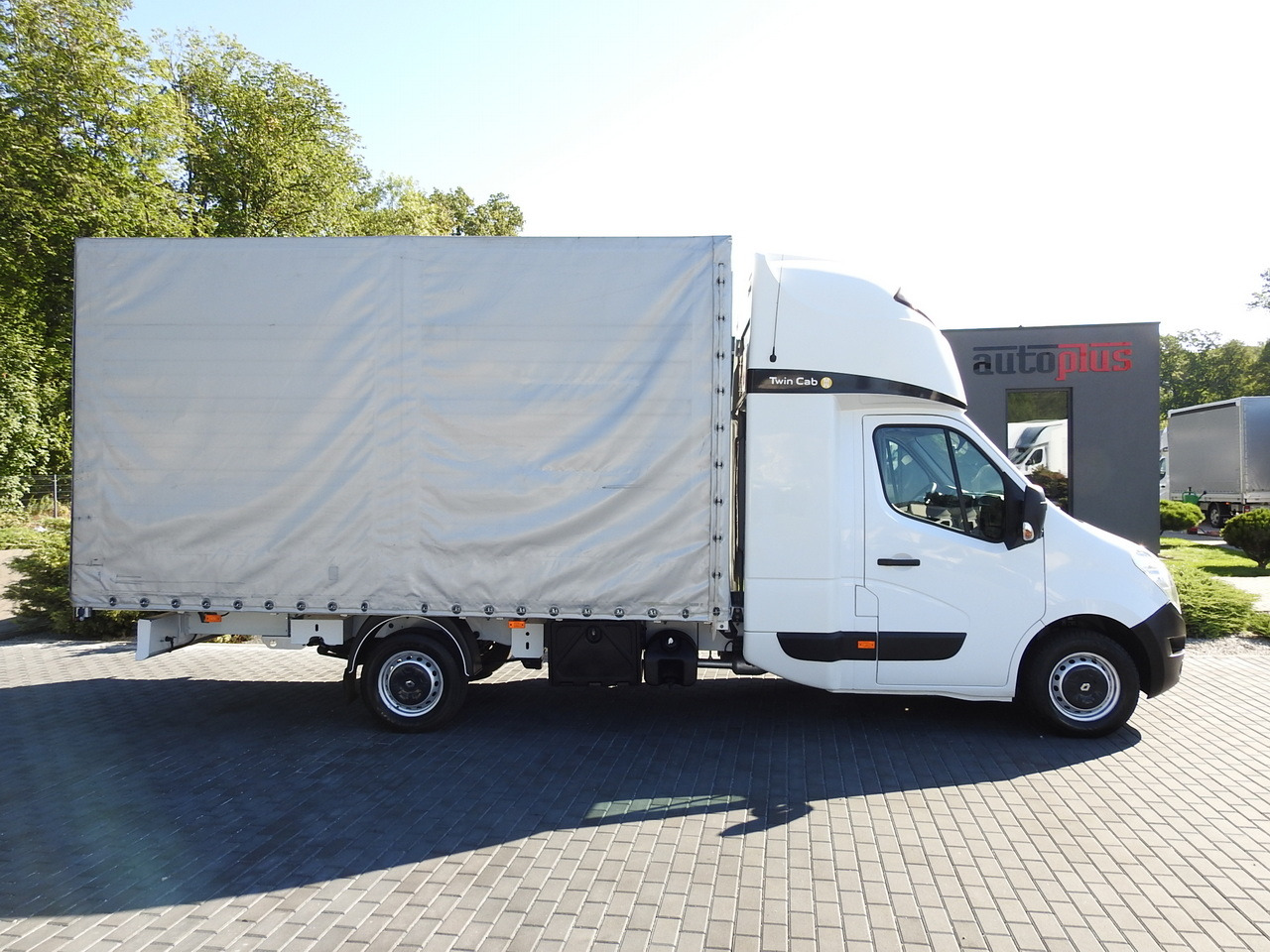 Utilitaire plateau baché RENAULT MASTER TARPAULIN 8 PALLETS WEBASTO CRUISE CONTROL AIR CONDITIONING PNEUMATICS 170HP: photos 7 Utilitaire plateau baché RENAULT MASTER TARPAULIN 8 PALLETS WEBASTO CRUISE CONTROL AIR CONDITIONING PNEUMATICS 170HP: photos 7