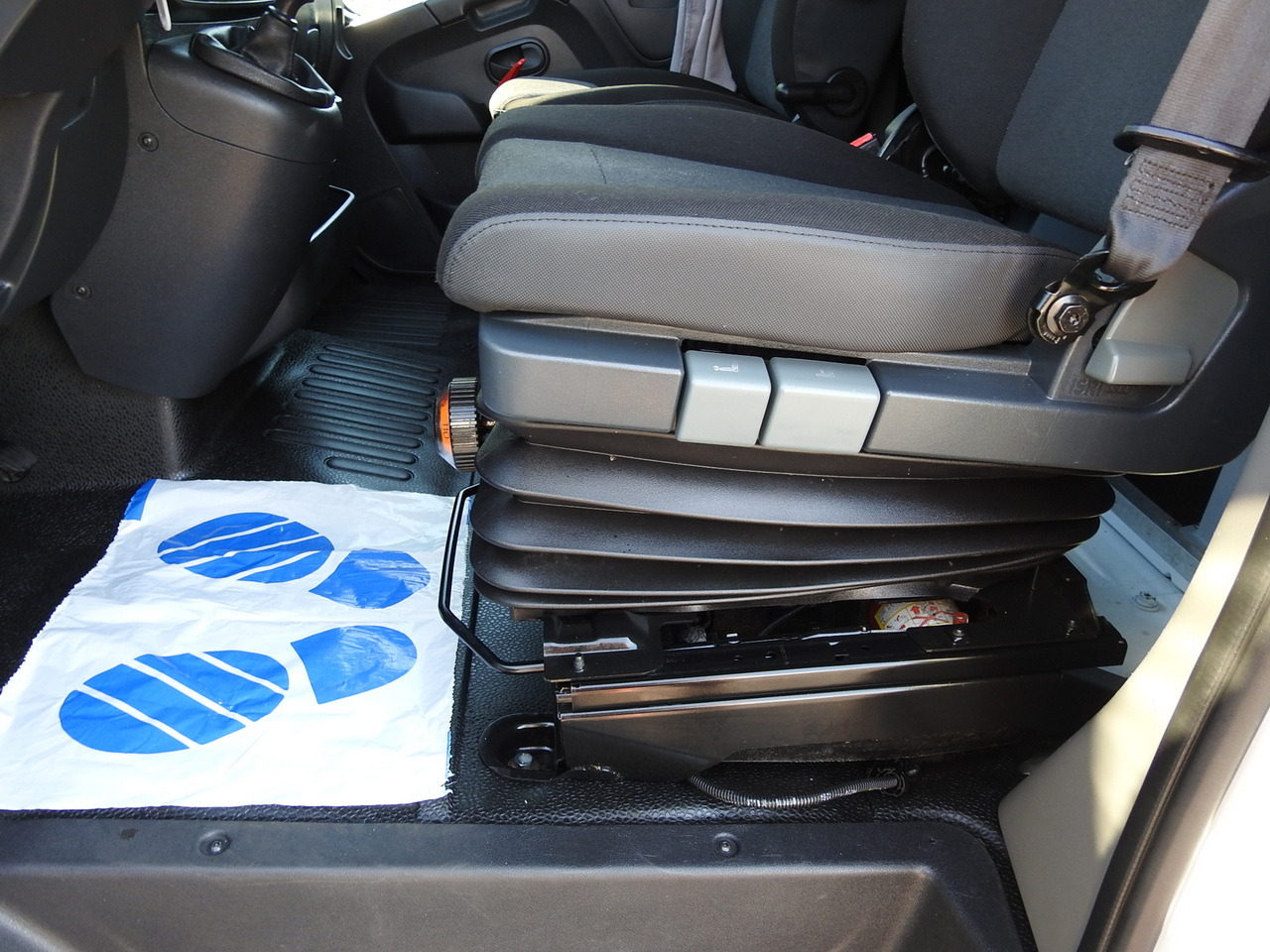 Utilitaire plateau baché RENAULT MASTER TARPAULIN 8 PALLETS WEBASTO CRUISE CONTROL AIR CONDITIONING PNEUMATICS 170HP: photos 29 Utilitaire plateau baché RENAULT MASTER TARPAULIN 8 PALLETS WEBASTO CRUISE CONTROL AIR CONDITIONING PNEUMATICS 170HP: photos 29