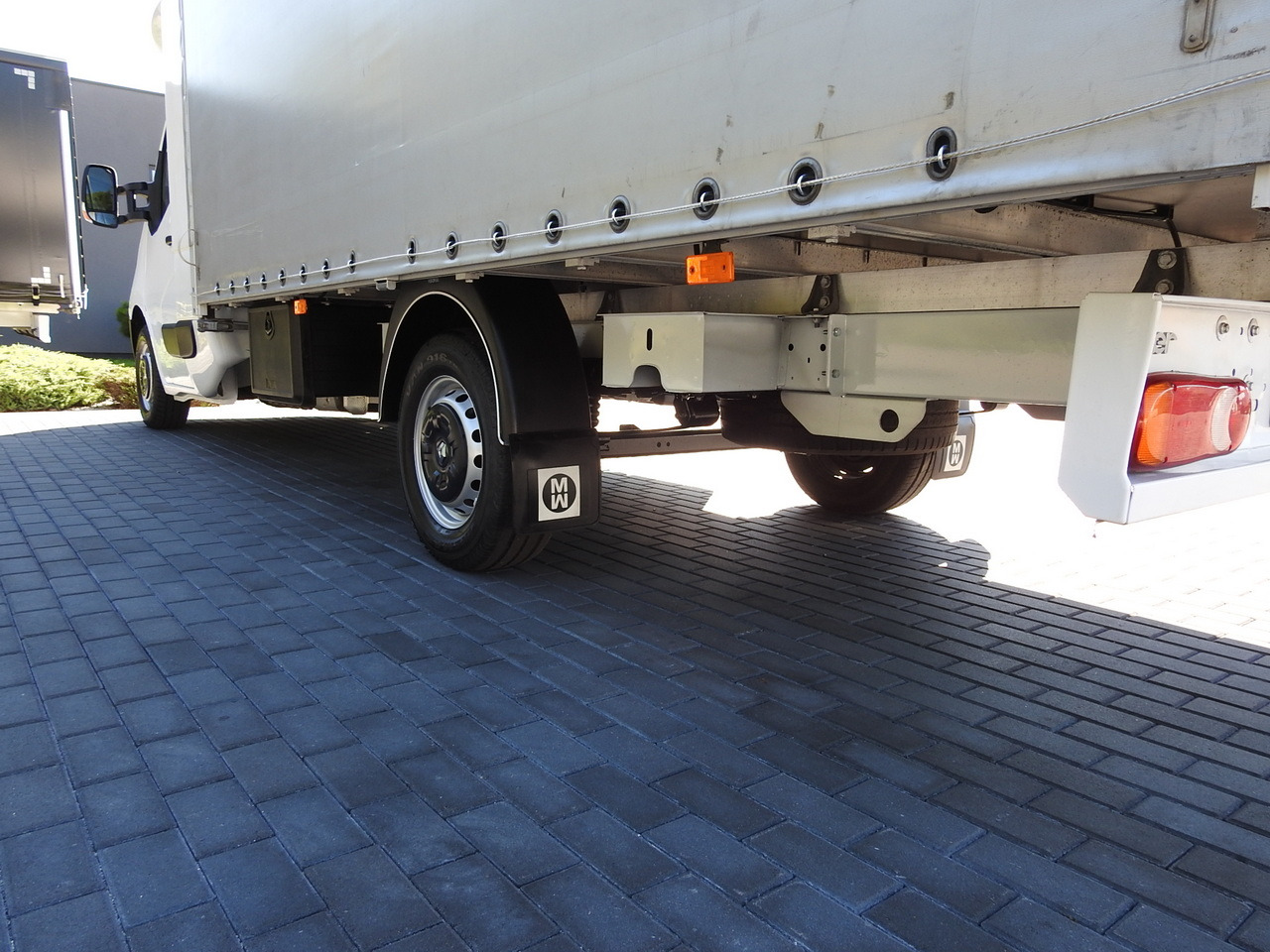 Utilitaire plateau baché RENAULT MASTER TARPAULIN 8 PALLETS WEBASTO CRUISE CONTROL AIR CONDITIONING PNEUMATICS 170HP: photos 16 Utilitaire plateau baché RENAULT MASTER TARPAULIN 8 PALLETS WEBASTO CRUISE CONTROL AIR CONDITIONING PNEUMATICS 170HP: photos 16