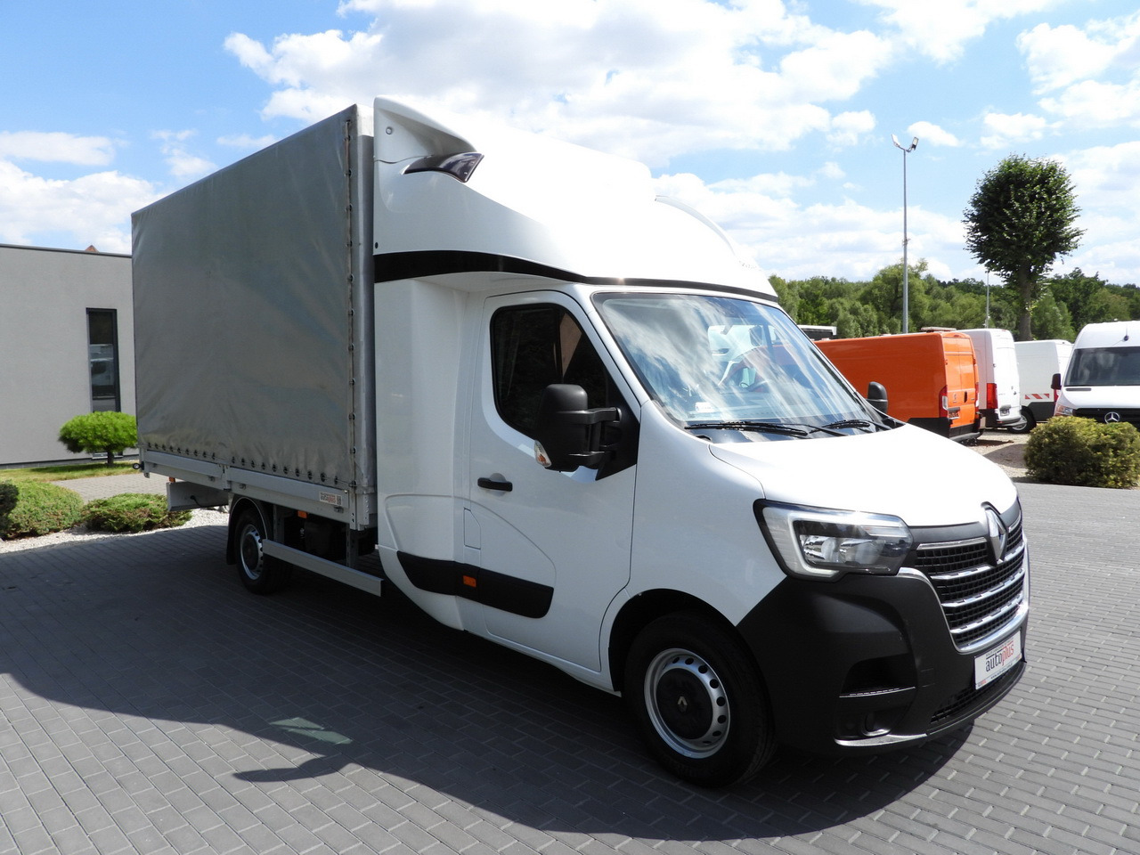RENAULT MASTER TARPAULIN 8 PALLETS WEBASTO CRUISE CONTROL LED LIGHTS PNEUMATICS AIR CONDITIONING  165HP - Utilitaire plateau baché: photos 4 RENAULT MASTER TARPAULIN 8 PALLETS WEBASTO CRUISE CONTROL LED LIGHTS PNEUMATICS AIR CONDITIONING  165HP - Utilitaire plateau baché: photos 4