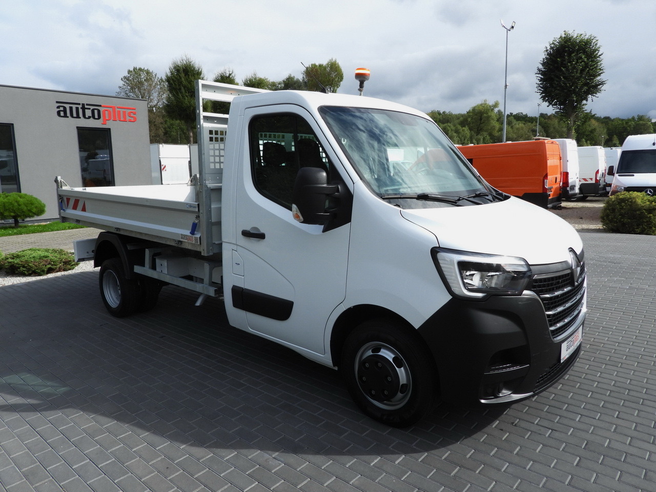 RENAULT MASTER TIPPER CRUISE CONTROL LED LIGHTS TWIN WHEELS AIR CONDITIONING 130HP - Utilitaire benne: photos 5 RENAULT MASTER TIPPER CRUISE CONTROL LED LIGHTS TWIN WHEELS AIR CONDITIONING 130HP - Utilitaire benne: photos 5