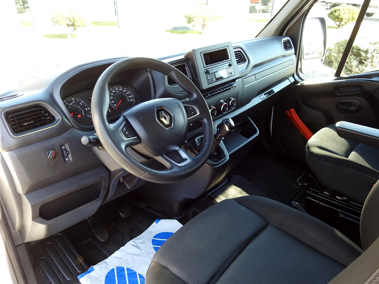 RENAULT MASTER TIPPER DOUBLE CABIN DOKA 6 SEATS CRUISE CONTROL AIR CONDITIONING LED LIGHTS TWIN WHEELS 130HP - Utilitaire benne: photos 2 RENAULT MASTER TIPPER DOUBLE CABIN DOKA 6 SEATS CRUISE CONTROL AIR CONDITIONING LED LIGHTS TWIN WHEELS 130HP - Utilitaire benne: photos 2