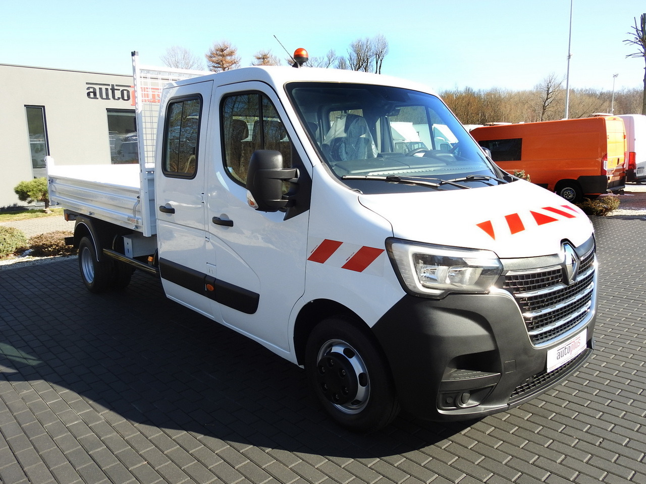 RENAULT MASTER TIPPER DOUBLE CABIN DOKA 6 SEATS CRUISE CONTROL AIR CONDITIONING LED LIGHTS TWIN WHEELS 130HP - Utilitaire benne: photos 4 RENAULT MASTER TIPPER DOUBLE CABIN DOKA 6 SEATS CRUISE CONTROL AIR CONDITIONING LED LIGHTS TWIN WHEELS 130HP - Utilitaire benne: photos 4