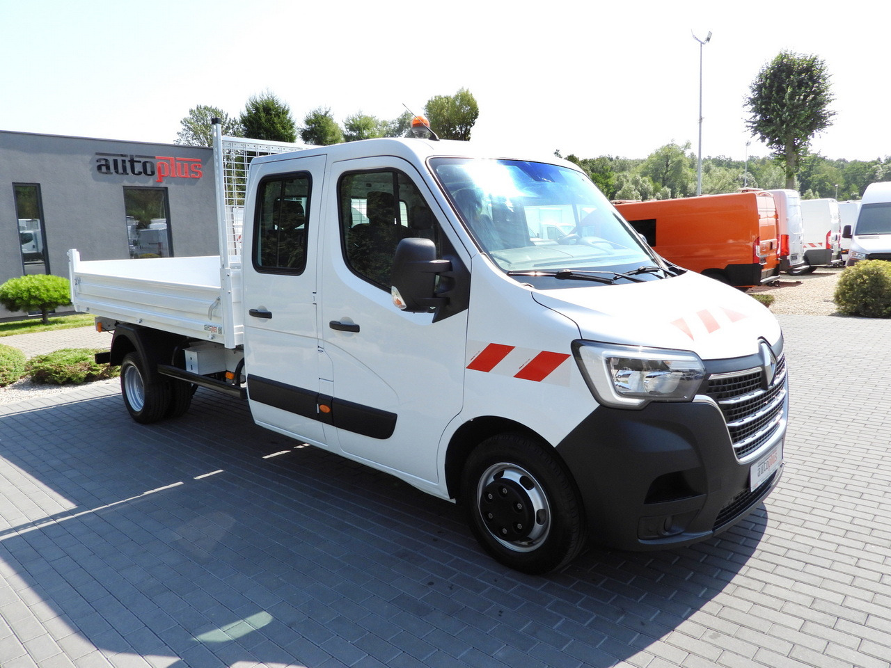 RENAULT MASTER TIPPER DOUBLE CABIN DOKA 6 SEATS CRUISE CONTROL LED LIGHTS TWIN WHEELS AIR CONDITIONING 130HP - Utilitaire benne: photos 4 RENAULT MASTER TIPPER DOUBLE CABIN DOKA 6 SEATS CRUISE CONTROL LED LIGHTS TWIN WHEELS AIR CONDITIONING 130HP - Utilitaire benne: photos 4