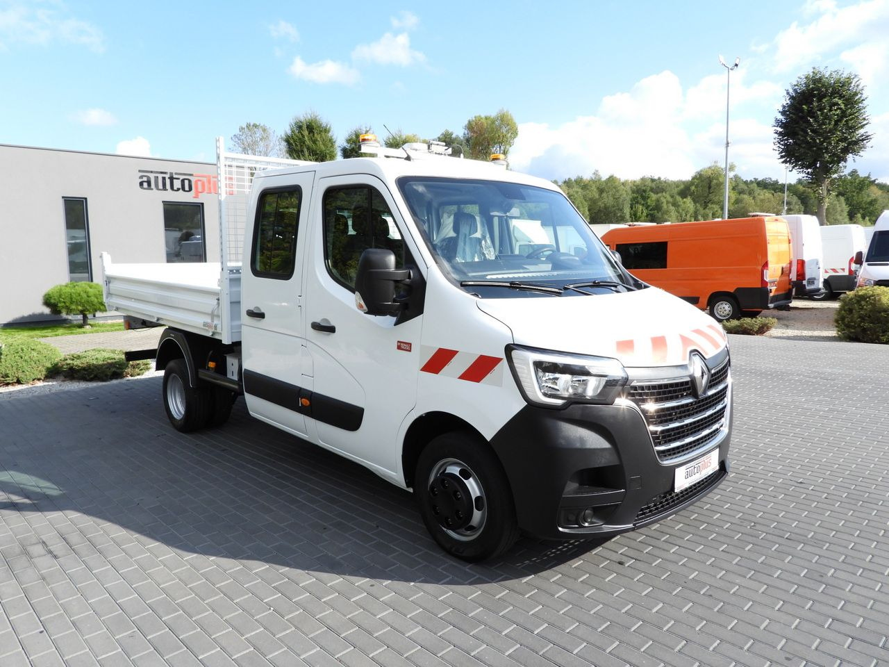 RENAULT MASTER TIPPER DOUBLE CABIN DOKA 6 SEATS CRUISE CONTROL LED LIGHTS TWIN WHEELS AIR CONDITIONING 165HP - Utilitaire benne: photos 4 RENAULT MASTER TIPPER DOUBLE CABIN DOKA 6 SEATS CRUISE CONTROL LED LIGHTS TWIN WHEELS AIR CONDITIONING 165HP - Utilitaire benne: photos 4