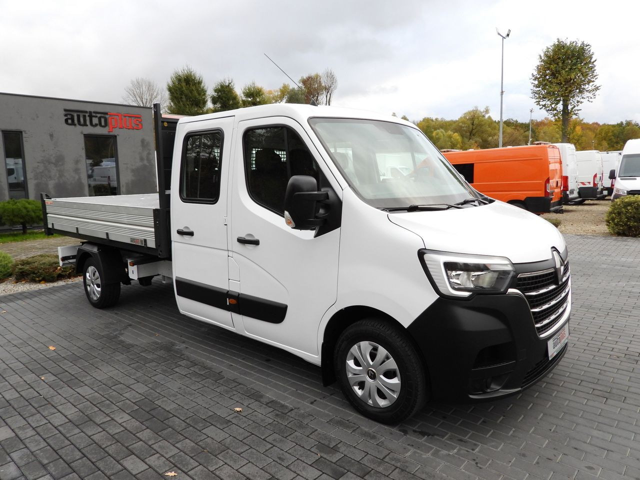 RENAULT MASTER TIPPER DOUBLE CABIN DOKA 7 SEATS CRUISE CONTROL NAVIGATION LED LIGHTS AIR CONDITIONING 145HP - Utilitaire benne: photos 4 RENAULT MASTER TIPPER DOUBLE CABIN DOKA 7 SEATS CRUISE CONTROL NAVIGATION LED LIGHTS AIR CONDITIONING 145HP - Utilitaire benne: photos 4