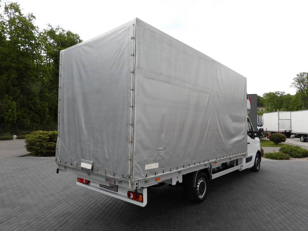 Renault MASTER PRITSCHE PLANE 10 PALETTEN TEMPOMAT A/C - Utilitaire plateau baché: photos 3 Renault MASTER PRITSCHE PLANE 10 PALETTEN TEMPOMAT A/C - Utilitaire plateau baché: photos 3