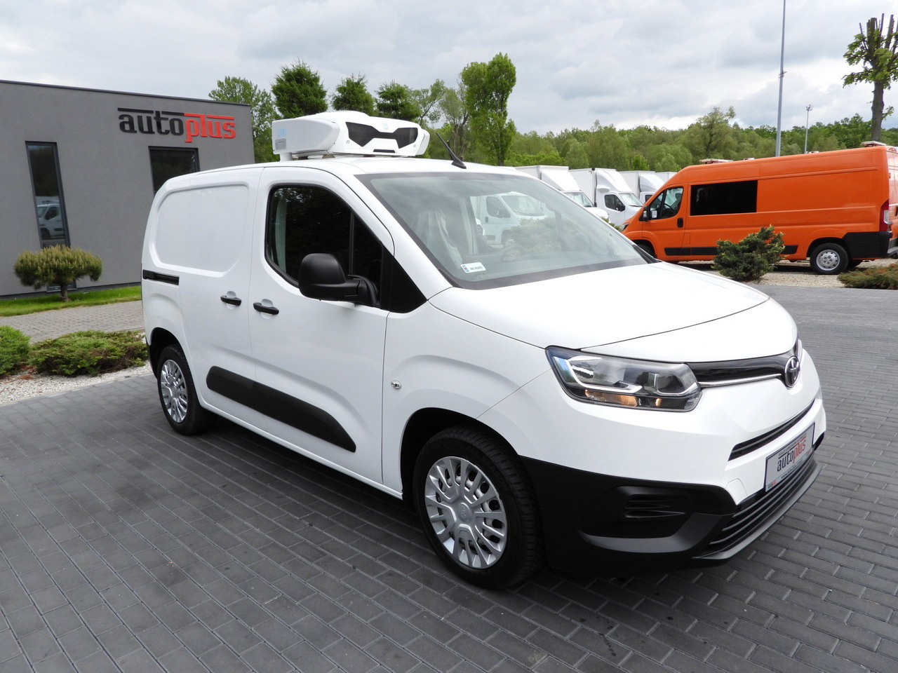 TOYOTA PROACE CITY REFRIGERATOR VAN -15*C POWER SUPPLY 230V CRUISE CONTROL AIR CONDITIONING 100HP - Utilitaire frigorifique: photos 4 TOYOTA PROACE CITY REFRIGERATOR VAN -15*C POWER SUPPLY 230V CRUISE CONTROL AIR CONDITIONING 100HP - Utilitaire frigorifique: photos 4