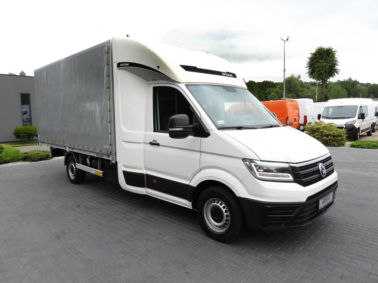VOLKSWAGEN CRAFTER TARPAULIN 8 PALLETS WEBASTO CRUISE CONTROL LED LIGHTS AIR CONDITIONING 180HP - Utilitaire plateau baché: photos 4 VOLKSWAGEN CRAFTER TARPAULIN 8 PALLETS WEBASTO CRUISE CONTROL LED LIGHTS AIR CONDITIONING 180HP - Utilitaire plateau baché: photos 4