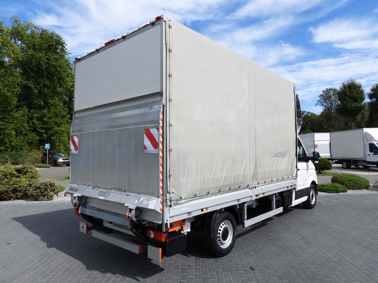 VOLKSWAGEN CRAFTER TARPAULIN LIFT 8 PALLETS WEBASTO CRUISE CONTROL LED LIGHTS AIR CONDITIONING 180HP - Utilitaire plateau baché: photos 3 VOLKSWAGEN CRAFTER TARPAULIN LIFT 8 PALLETS WEBASTO CRUISE CONTROL LED LIGHTS AIR CONDITIONING 180HP - Utilitaire plateau baché: photos 3