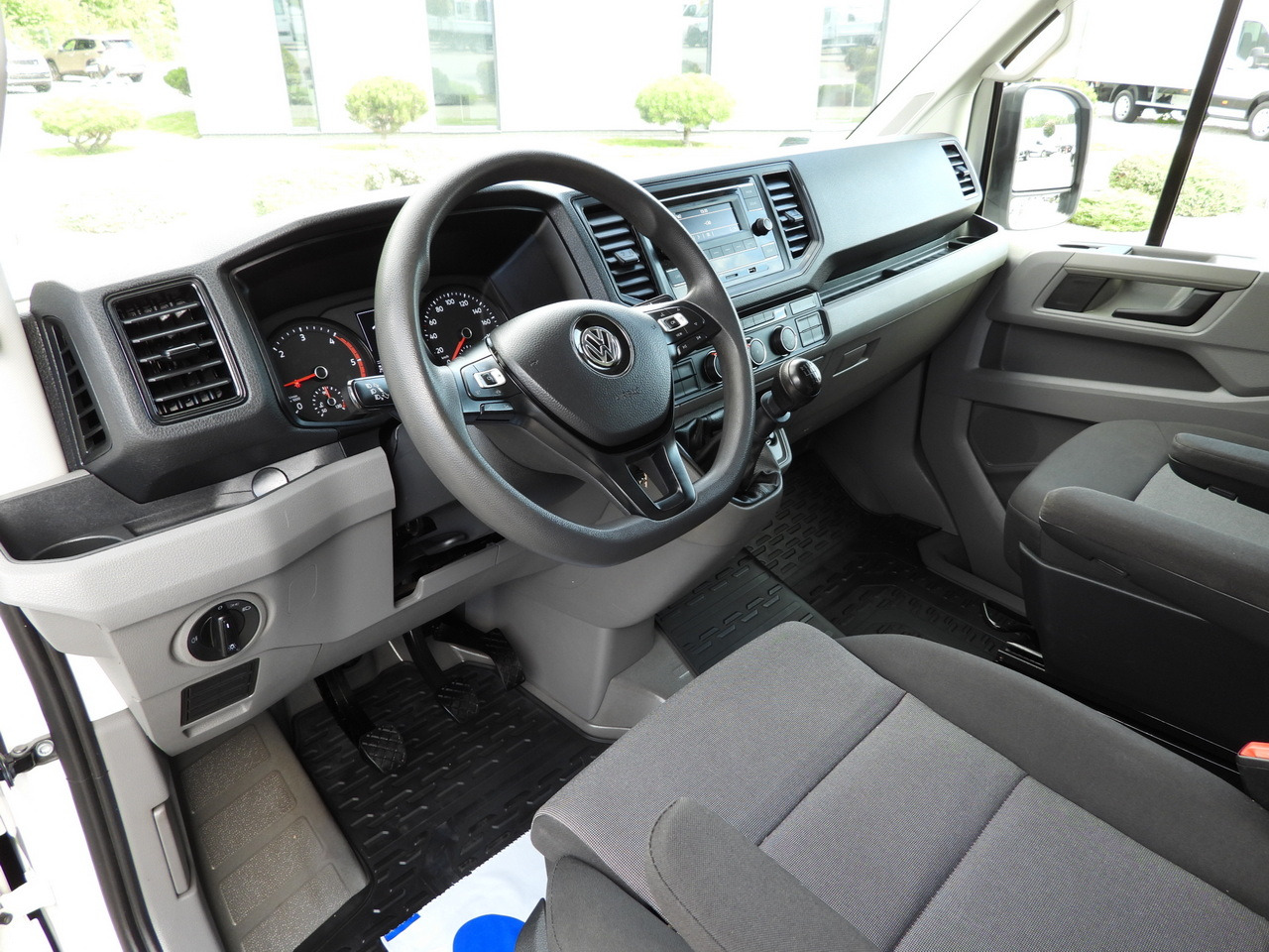 VOLKSWAGEN CRAFTER TARPAULIN LIFT 8 PALLETS WEBASTO CRUISE CONTROL LED LIGHTS AIR CONDITIONING 180HP - Utilitaire plateau baché: photos 2 VOLKSWAGEN CRAFTER TARPAULIN LIFT 8 PALLETS WEBASTO CRUISE CONTROL LED LIGHTS AIR CONDITIONING 180HP - Utilitaire plateau baché: photos 2