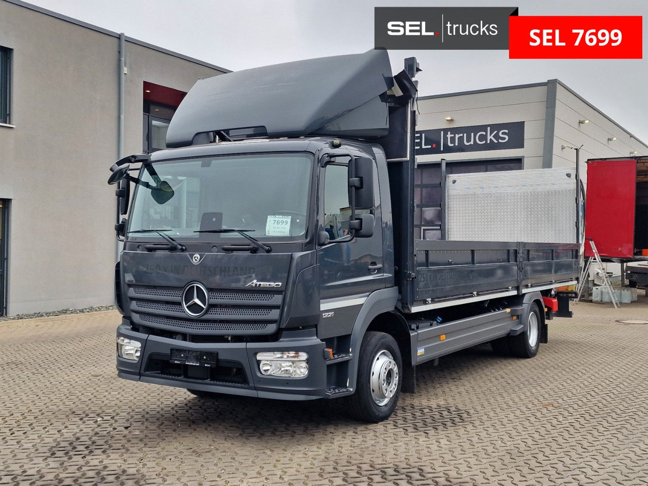 Mercedes-Benz Atego 1221 / Ladebordwand - Camion à rideaux coulissants: photos 1 Mercedes-Benz Atego 1221 / Ladebordwand - Camion à rideaux coulissants: photos 1