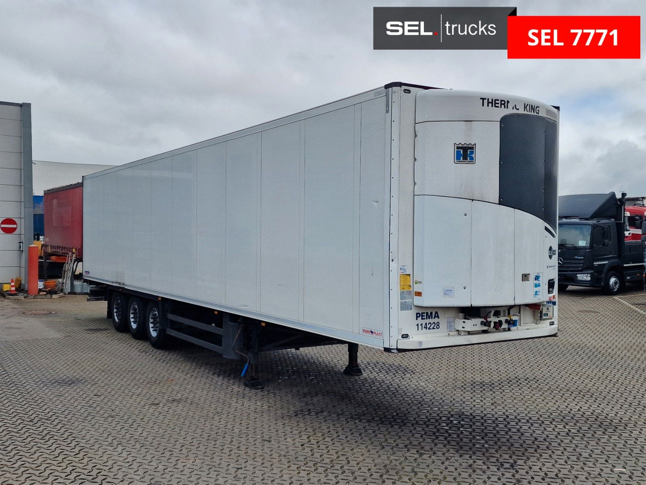 Schmitz Cargobull SKO 24/L 13.4 FP 45 COOL/Trennwand + Doppelverd. - Semi-remorque frigorifique: photos 4 Schmitz Cargobull SKO 24/L 13.4 FP 45 COOL/Trennwand + Doppelverd. - Semi-remorque frigorifique: photos 4
