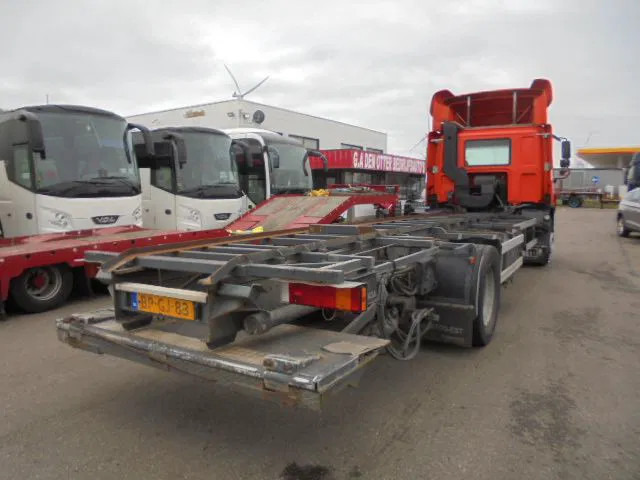 DAF CF 180 - Camion fourgon: photos 5 DAF CF 180 - Camion fourgon: photos 5