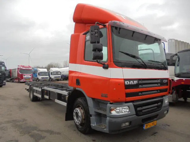 DAF CF 180 - Camion fourgon: photos 3 DAF CF 180 - Camion fourgon: photos 3