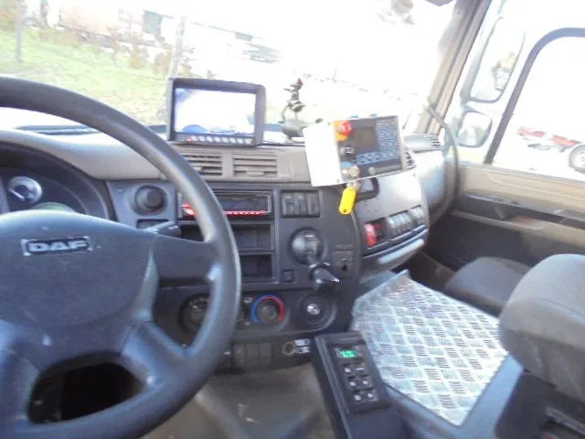Benne à ordures ménagères DAF CF 250: photos 12