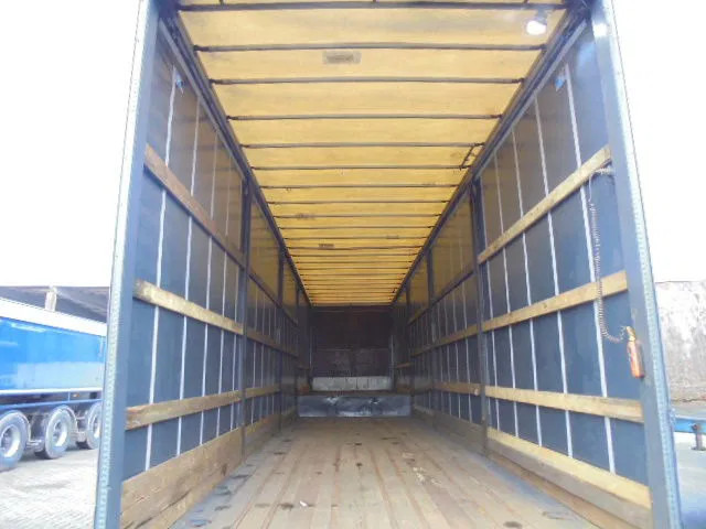 Fruehauf ONCZ 30-218 A - Semi-remorque surbaissé: photos 5 Fruehauf ONCZ 30-218 A - Semi-remorque surbaissé: photos 5