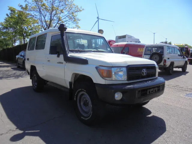 Toyota Land Cruiser HZJ78L 4X4 EXPORT OUTSIDE EU ONLY - Voiture: photos 3 Toyota Land Cruiser HZJ78L 4X4 EXPORT OUTSIDE EU ONLY - Voiture: photos 3