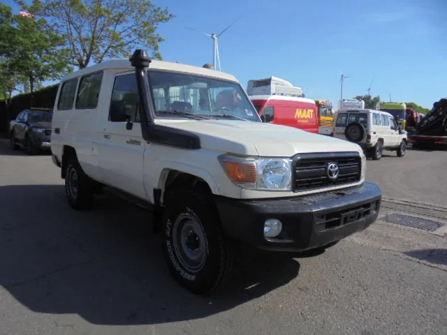 Toyota Land Cruiser HZJ78L 4X4 EXPORT OUTSIDE EU ONLY - Voiture: photos 3 Toyota Land Cruiser HZJ78L 4X4 EXPORT OUTSIDE EU ONLY - Voiture: photos 3
