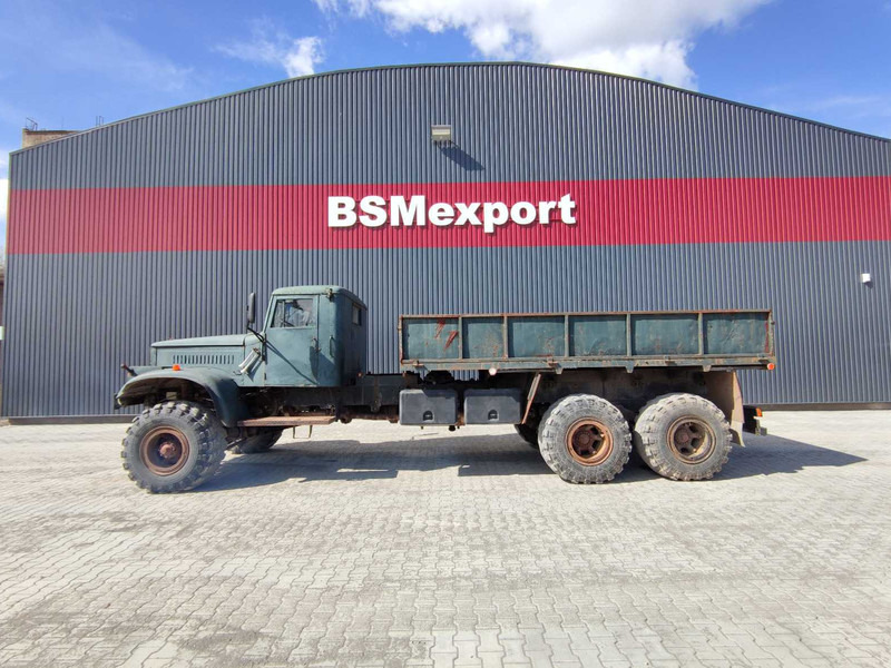 KRAZ 255 B 6x6 flatbed truck - Camion plateau: photos 3 KRAZ 255 B 6x6 flatbed truck - Camion plateau: photos 3
