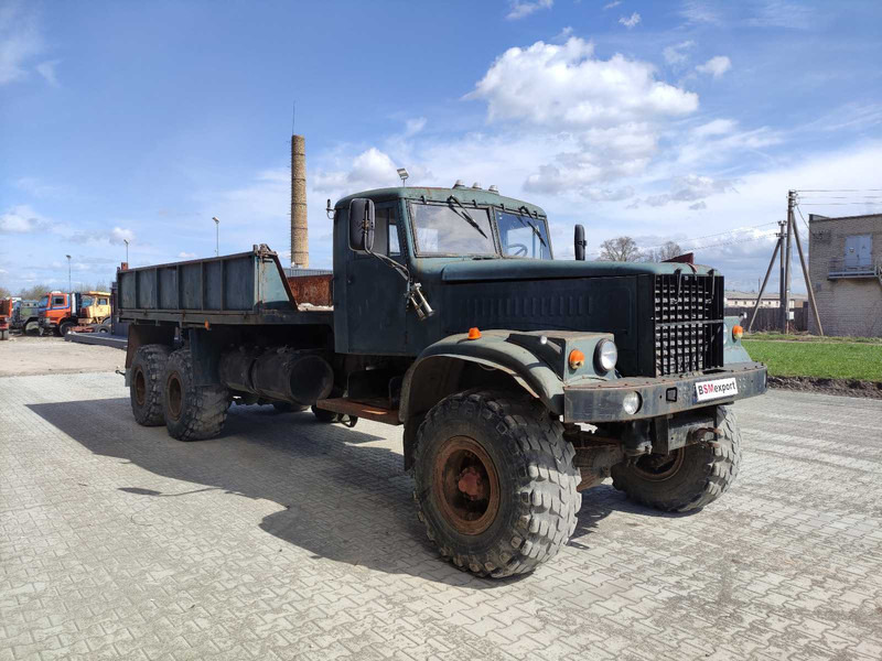 KRAZ 255 B 6x6 flatbed truck - Camion plateau: photos 2 KRAZ 255 B 6x6 flatbed truck - Camion plateau: photos 2