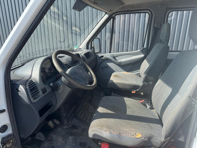 Mercedes-Benz Sprinter 311 - Utilitaire plateau baché: photos 5 Mercedes-Benz Sprinter 311 - Utilitaire plateau baché: photos 5