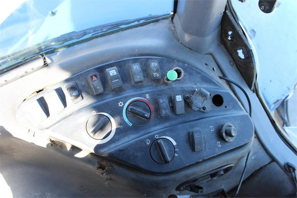 Tracteur agricole New Holland T8020: photos 11