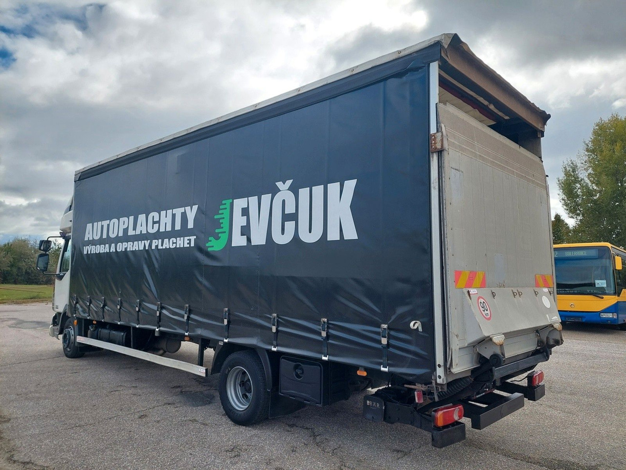 DAF FA LF 45.220 G12 4x2 - Camion à rideaux coulissants: photos 3 DAF FA LF 45.220 G12 4x2 - Camion à rideaux coulissants: photos 3