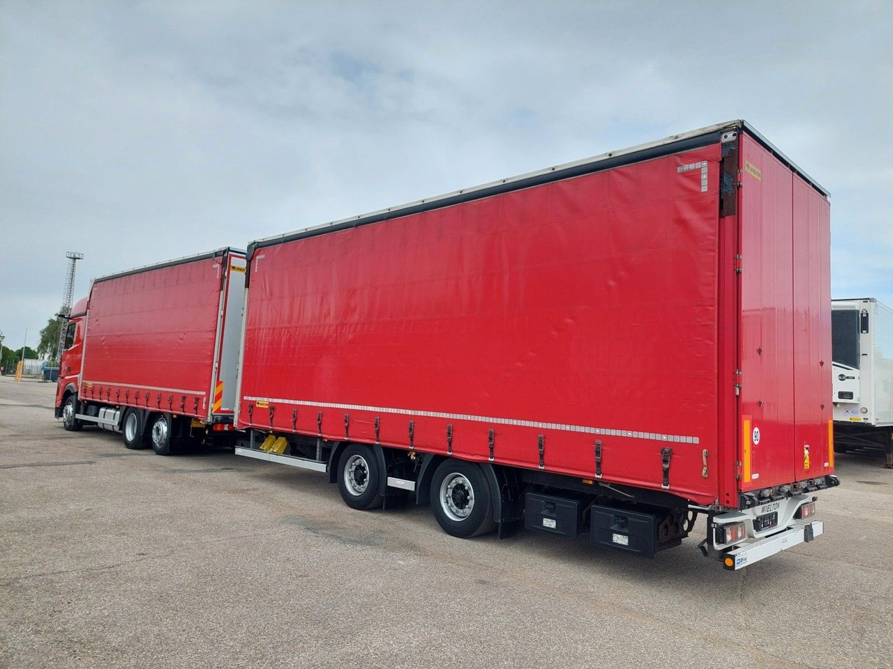 Mercedes-Benz Actros 2545 L/NR 6x2 + Wielton PC2K Durchbar - Camion à rideaux coulissants: photos 3 Mercedes-Benz Actros 2545 L/NR 6x2 + Wielton PC2K Durchbar - Camion à rideaux coulissants: photos 3