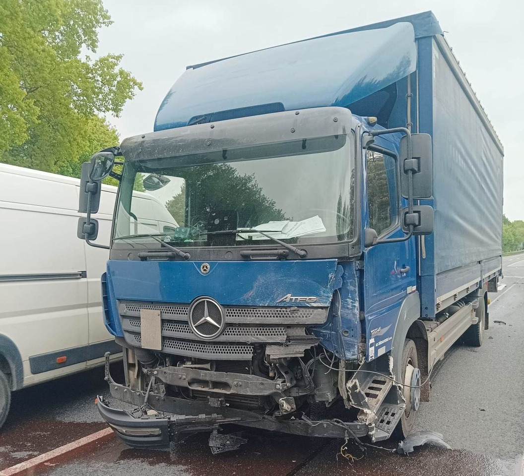Mercedes-Benz Atego 1224L 4x2 LBW UNFALL!!! - Camion à rideaux coulissants: photos 1 Mercedes-Benz Atego 1224L 4x2 LBW UNFALL!!! - Camion à rideaux coulissants: photos 1