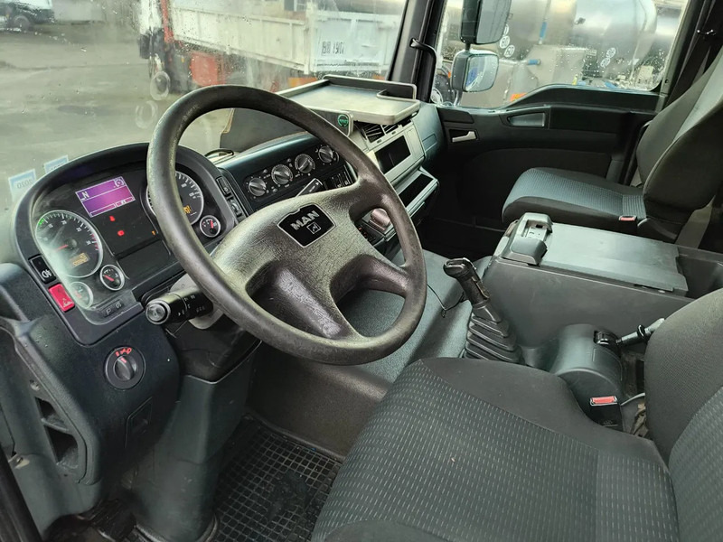 MAN TGM 18.250 2 COMPARTMENTS - 2000KG TAIL LIFT - PROBLEM COOLING UNIT - crédit-bail MAN TGM 18.250 2 COMPARTMENTS - 2000KG TAIL LIFT - PROBLEM COOLING UNIT: photos 9 MAN TGM 18.250 2 COMPARTMENTS - 2000KG TAIL LIFT - PROBLEM COOLING UNIT - crédit-bail MAN TGM 18.250 2 COMPARTMENTS - 2000KG TAIL LIFT - PROBLEM COOLING UNIT: photos 9