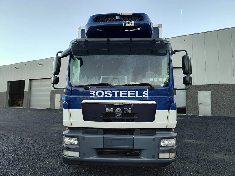 MAN TGM 18.250 2 COMPARTMENTS - 2000KG TAIL LIFT - PROBLEM COOLING UNIT - Camion frigorifique: photos 2 MAN TGM 18.250 2 COMPARTMENTS - 2000KG TAIL LIFT - PROBLEM COOLING UNIT - Camion frigorifique: photos 2