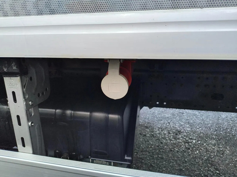 MAN TGM 18.250 2 COMPARTMENTS - 2000KG TAIL LIFT - PROBLEM COOLING UNIT - crédit-bail MAN TGM 18.250 2 COMPARTMENTS - 2000KG TAIL LIFT - PROBLEM COOLING UNIT: photos 19 MAN TGM 18.250 2 COMPARTMENTS - 2000KG TAIL LIFT - PROBLEM COOLING UNIT - crédit-bail MAN TGM 18.250 2 COMPARTMENTS - 2000KG TAIL LIFT - PROBLEM COOLING UNIT: photos 19