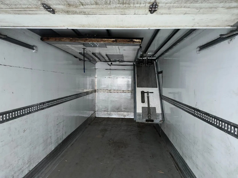 MAN TGM 18.250 2 COMPARTMENTS - 2000KG TAIL LIFT - PROBLEM COOLING UNIT - crédit-bail MAN TGM 18.250 2 COMPARTMENTS - 2000KG TAIL LIFT - PROBLEM COOLING UNIT: photos 17 MAN TGM 18.250 2 COMPARTMENTS - 2000KG TAIL LIFT - PROBLEM COOLING UNIT - crédit-bail MAN TGM 18.250 2 COMPARTMENTS - 2000KG TAIL LIFT - PROBLEM COOLING UNIT: photos 17