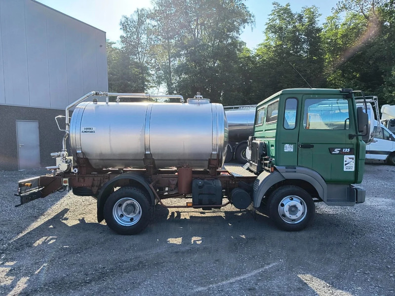 Renault Midliner S135 - ONLY 54 400KM - SMALL TANK 3680L INSULATED INOX - Camion citerne: photos 4 Renault Midliner S135 - ONLY 54 400KM - SMALL TANK 3680L INSULATED INOX - Camion citerne: photos 4