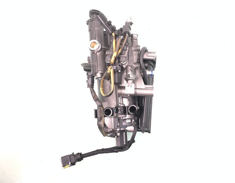 DAF Brandstoffilterhuis DAF 1951941 - Filtre à carburant pour Camion: photos 2 DAF Brandstoffilterhuis DAF 1951941 - Filtre à carburant pour Camion: photos 2