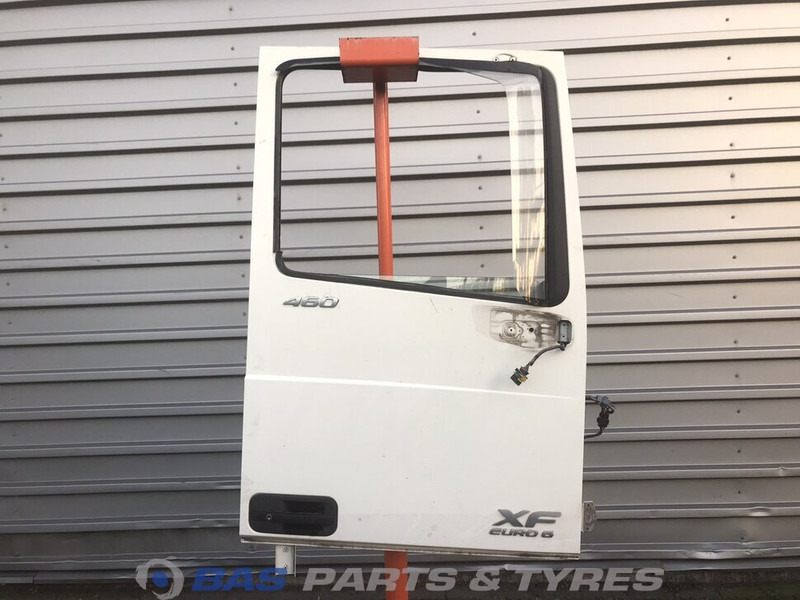 DAF XF106 Portier Rechts DAF 1881863 - Portière et pièces pour Camion: photos 1 DAF XF106 Portier Rechts DAF 1881863 - Portière et pièces pour Camion: photos 1