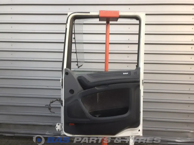 DAF XF106 Portier Rechts DAF 1881863 - Portière et pièces pour Camion: photos 2 DAF XF106 Portier Rechts DAF 1881863 - Portière et pièces pour Camion: photos 2